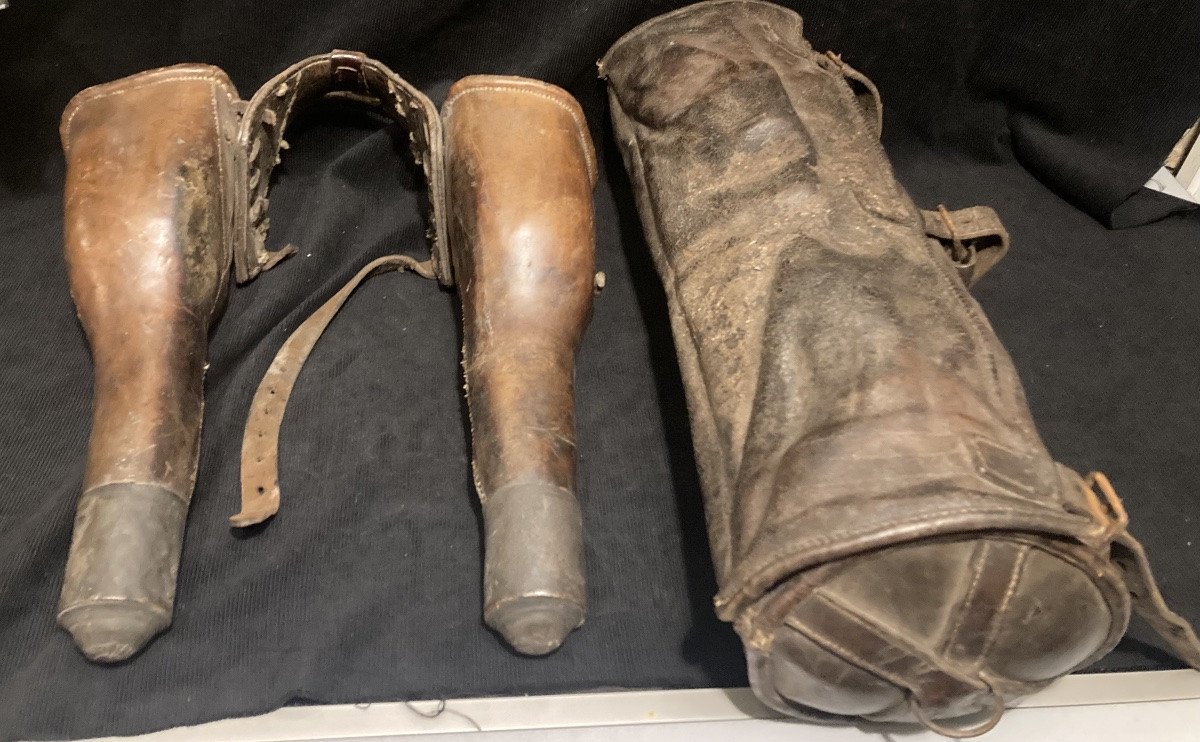 Ensemble de Cavalerie Premier Empire. Paire de Fontes pour Pistolets. Porte-Manteau d’officier -photo-2