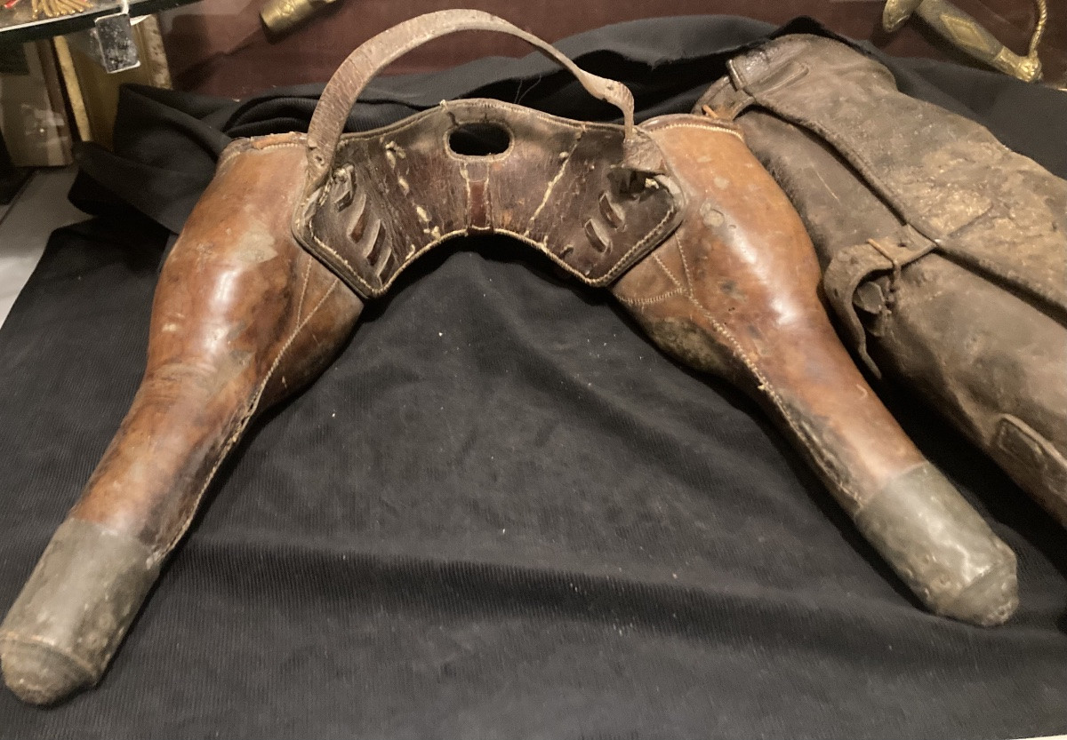 Ensemble de Cavalerie Premier Empire. Paire de Fontes pour Pistolets. Porte-Manteau d’officier -photo-4