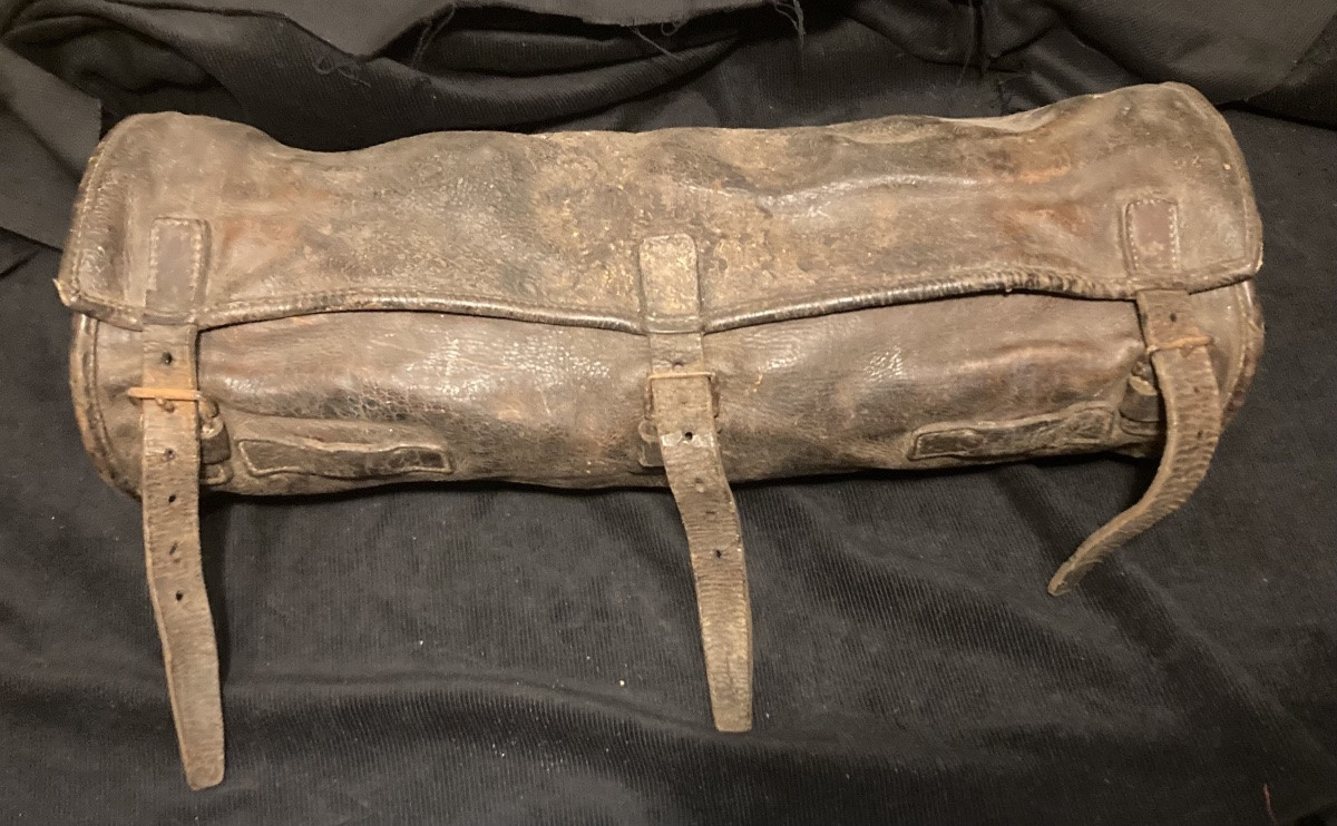 Ensemble de Cavalerie Premier Empire. Paire de Fontes pour Pistolets. Porte-Manteau d’officier -photo-1