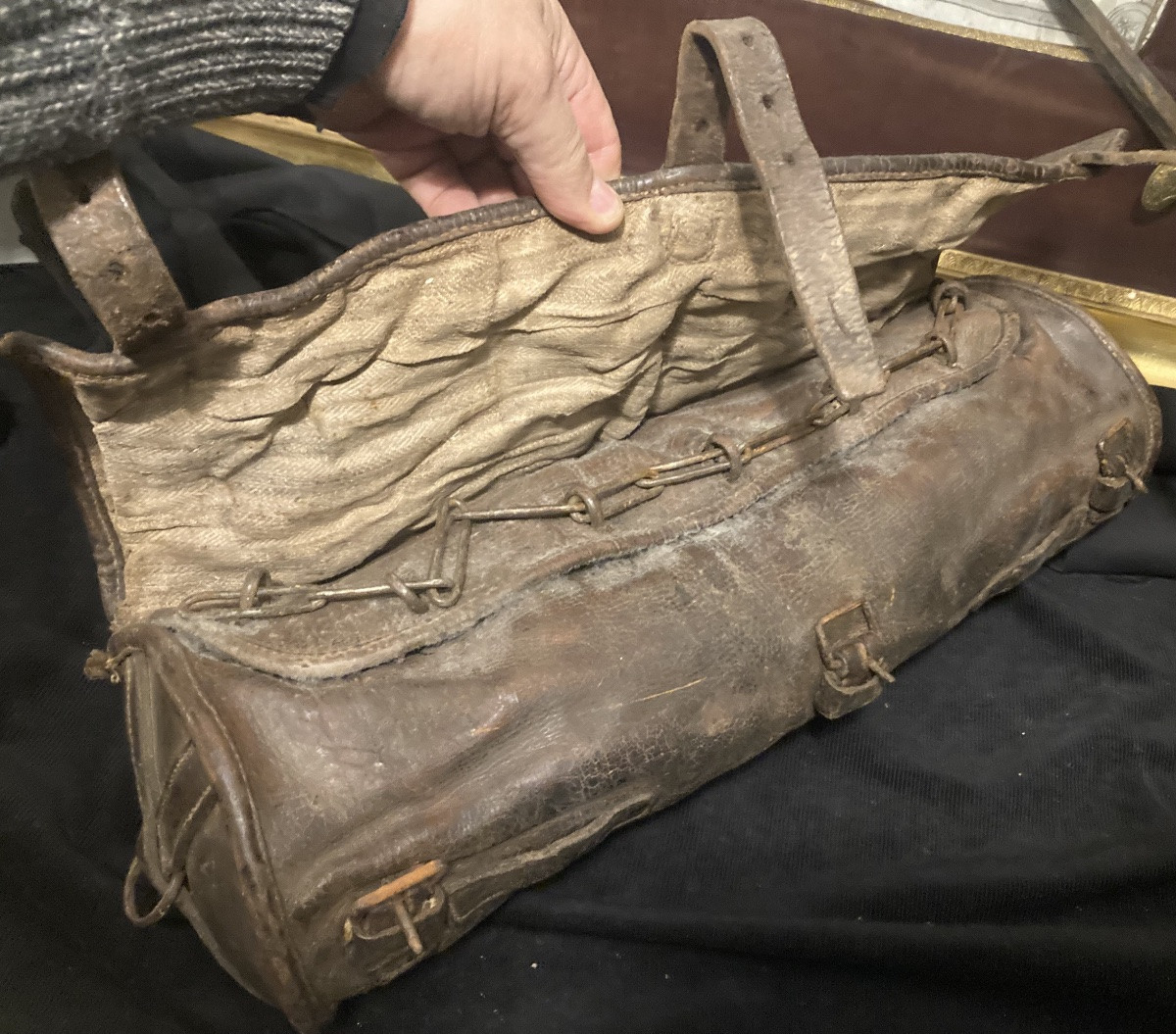 Ensemble de Cavalerie Premier Empire. Paire de Fontes pour Pistolets. Porte-Manteau d’officier -photo-2