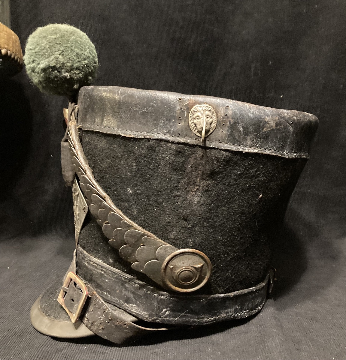 Shako du 6 éme Chasseur an Cheval du modèle 1806. Premier Empire.-photo-4