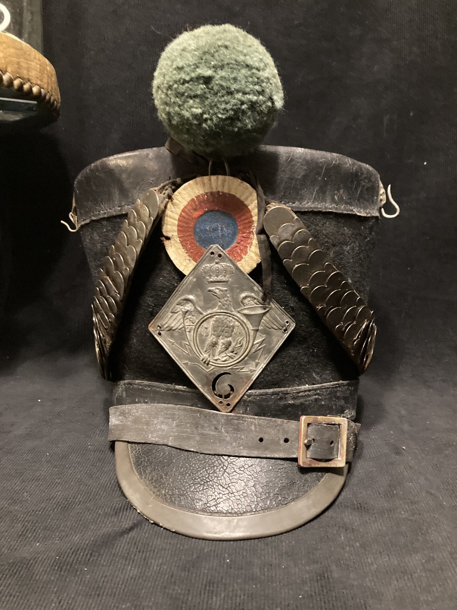 Shako du 6 éme Chasseur an Cheval du modèle 1806. Premier Empire.
