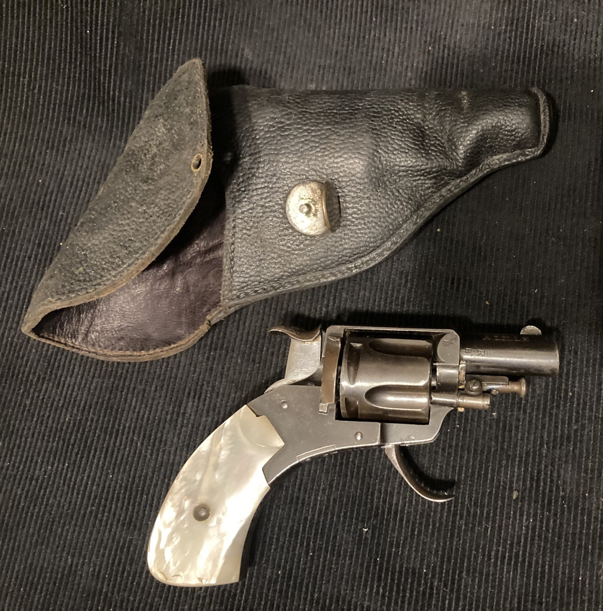 Luxury Revolver In Caliber 320 From P.huet - In Lille. Category “d” Collector’s Item..