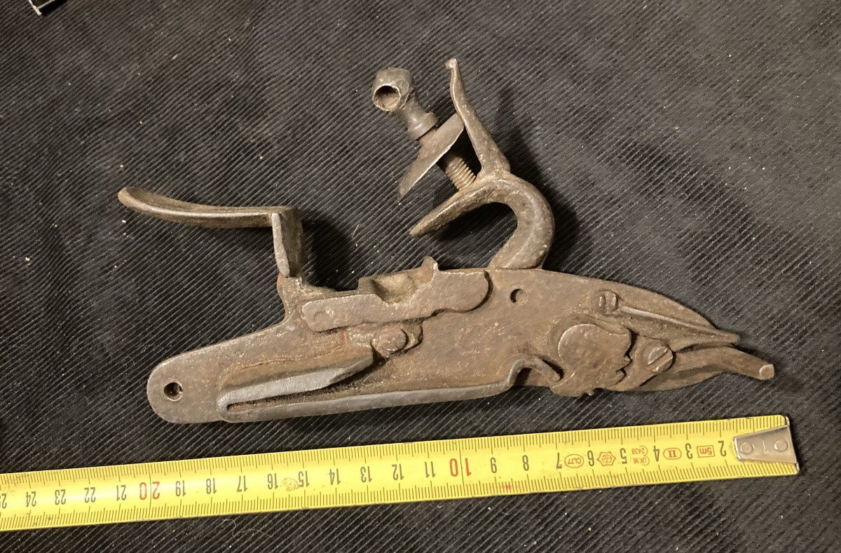 Platine à silex de Fusil de Rempart ancienne Monarchie. XVII/XVIII éme Siécle.-photo-4