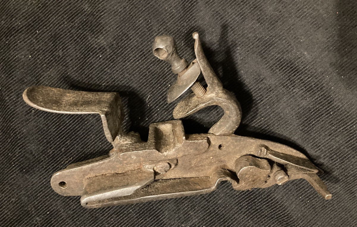 Platine à silex de Fusil de Rempart ancienne Monarchie. XVII/XVIII éme Siécle.-photo-1