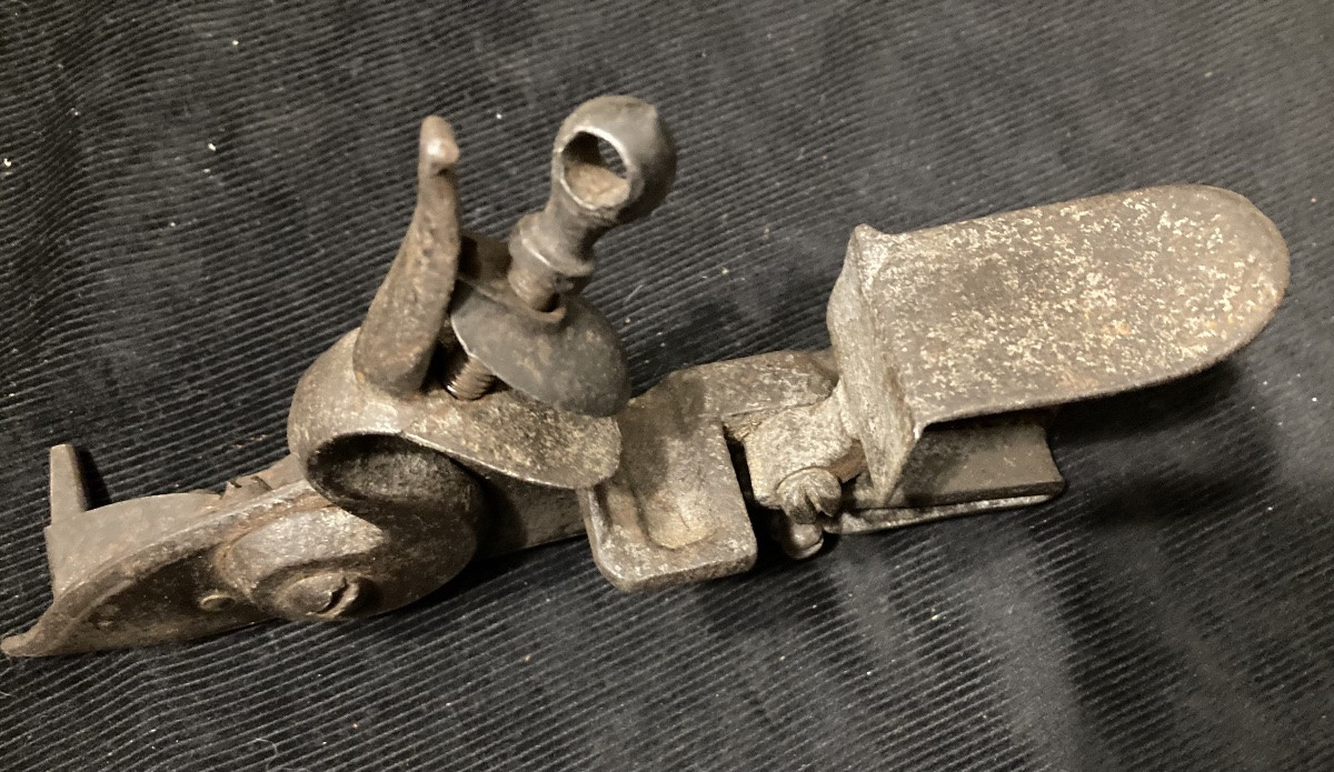 Platine à silex de Fusil de Rempart ancienne Monarchie. XVII/XVIII éme Siécle.-photo-3