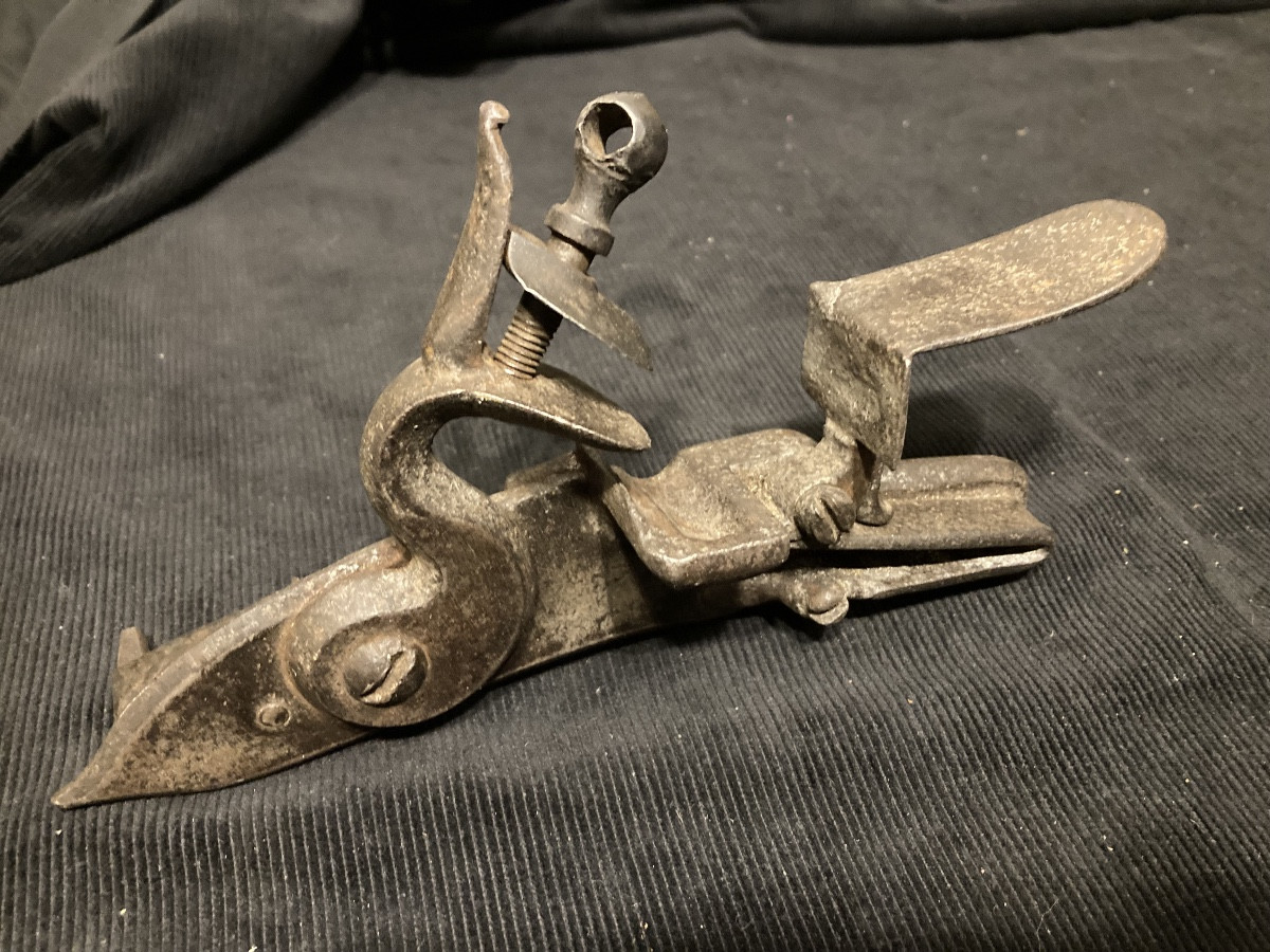 Platine à silex de Fusil de Rempart ancienne Monarchie. XVII/XVIII éme Siécle.