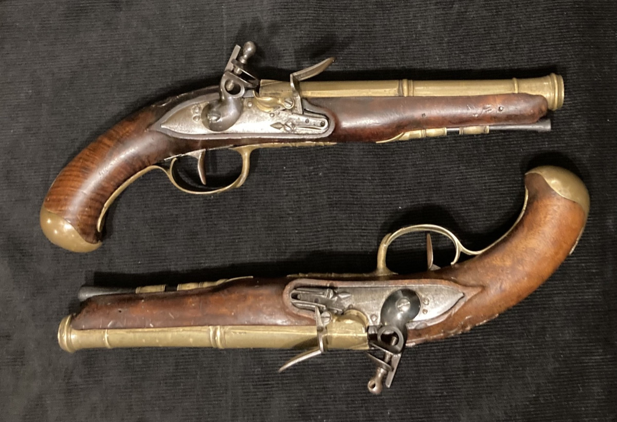 Paire de Pistolets d’Officier de Marine , fin XVIII / Révolution / Empire.. Ville de Séte.