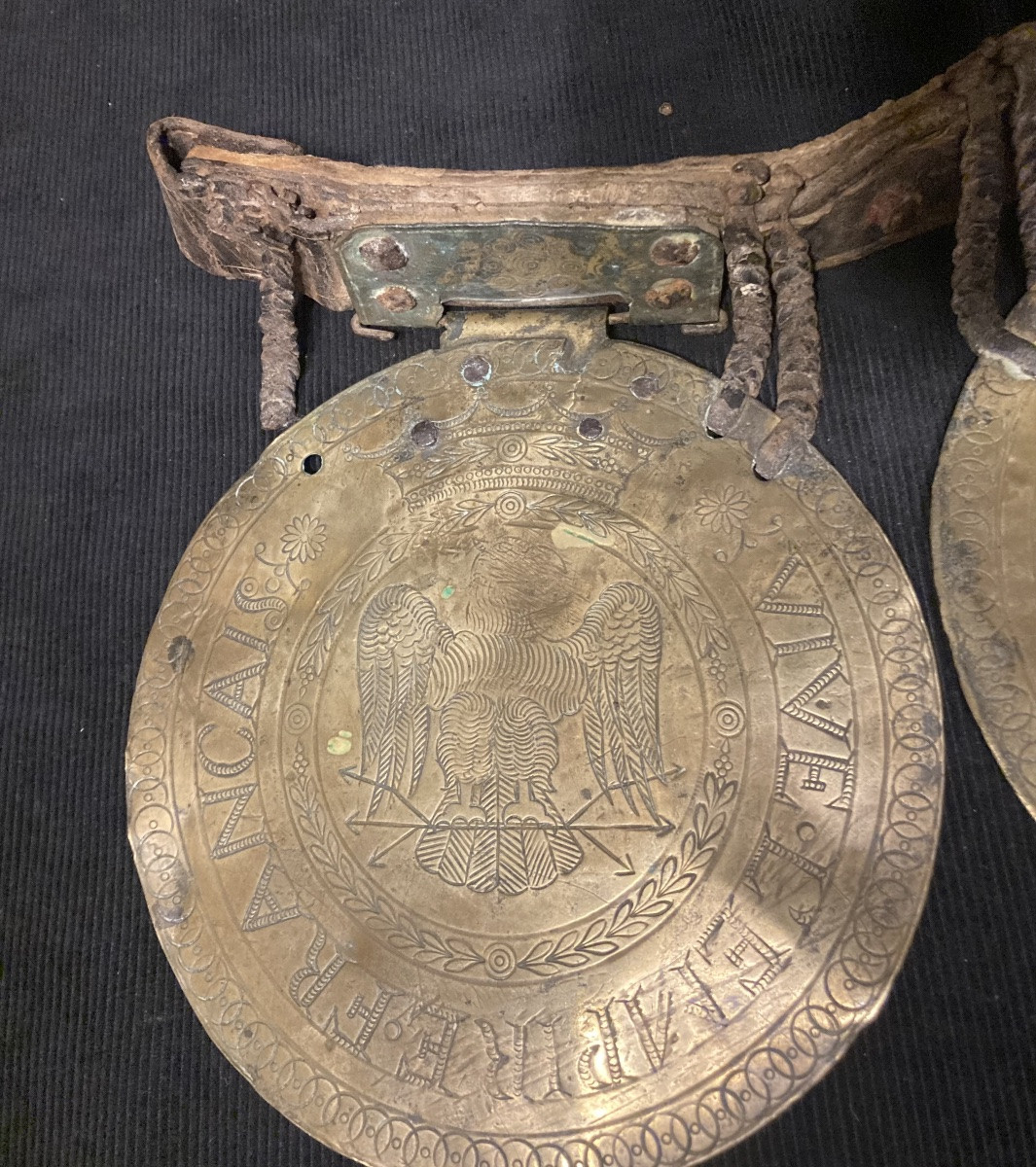 Ensemble de 3 plaques d’Harnachement de mulet de CANTINIÈRE du Premier  Empire.-photo-3