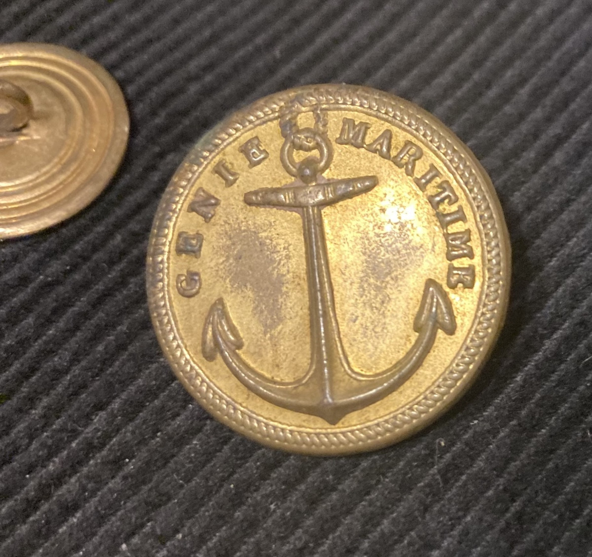 Bouton d’officier Supérieur du «  GÉNIE MARITIME » . Premier Empire . Belle dorure.Gros module.