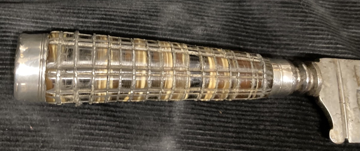 COUTEAU Vers 1300/1500 ( XIV e Siécle ; XVe Siècle). Origine Espagne. Information Musée  Louvre-photo-3