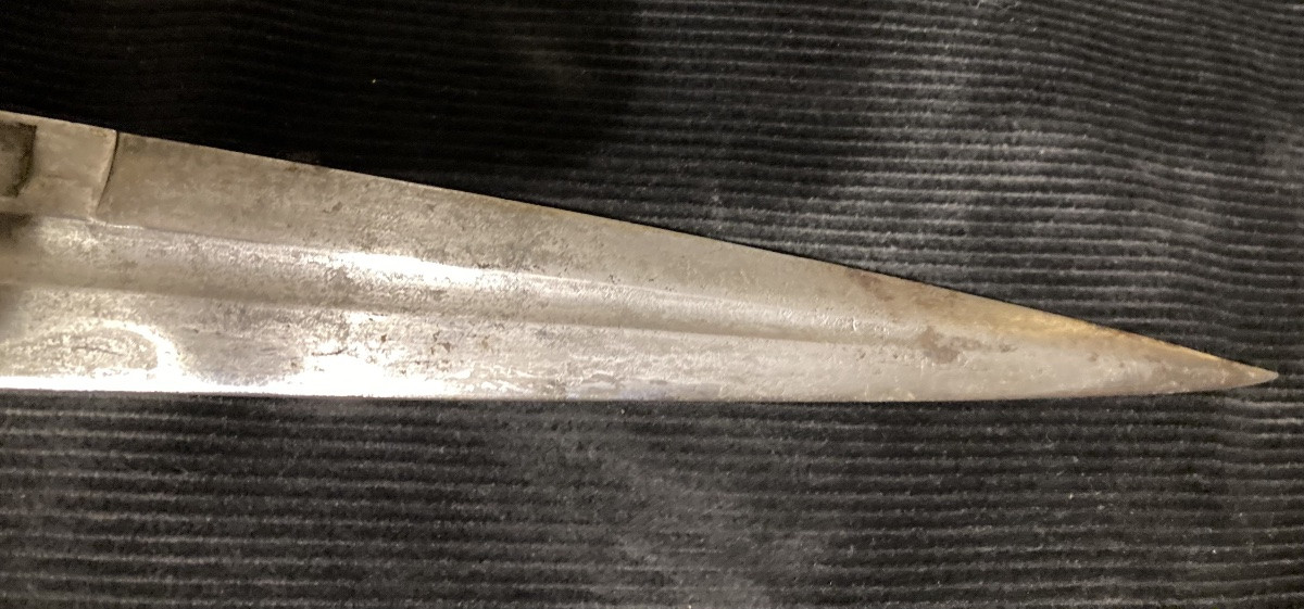 COUTEAU Vers 1300/1500 ( XIV e Siécle ; XVe Siècle). Origine Espagne. Information Musée  Louvre-photo-1