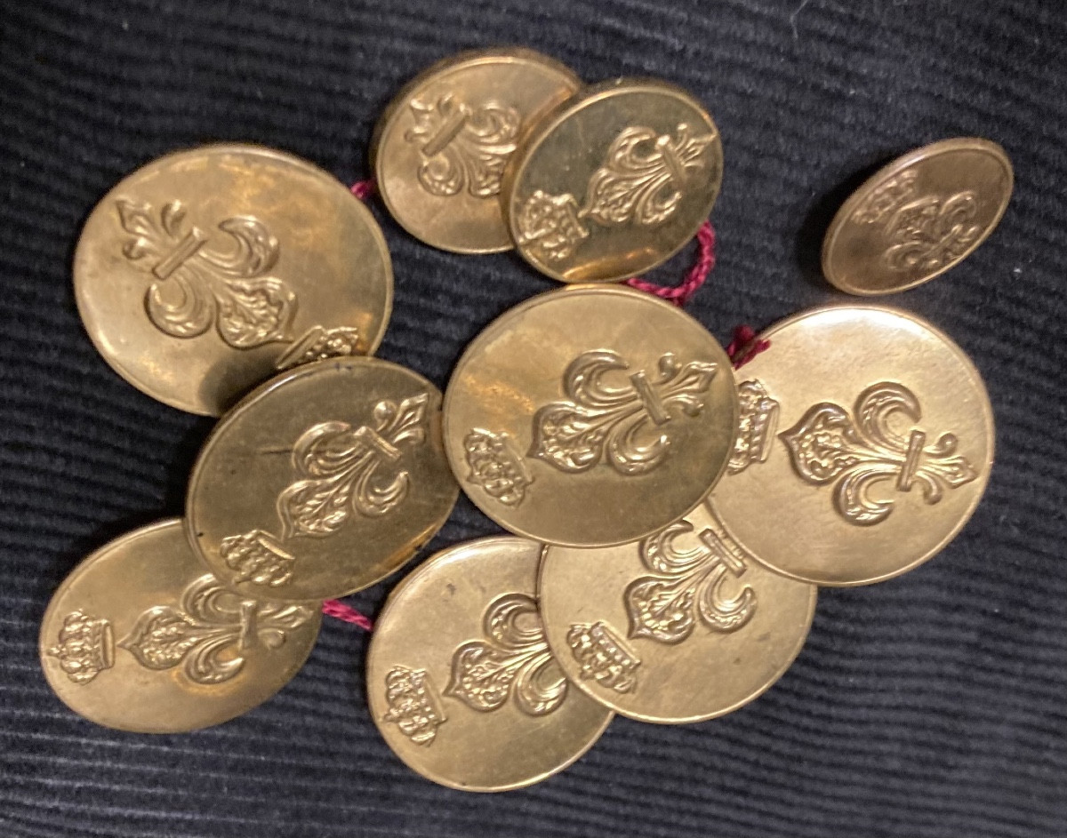 Set Of 10 1st Infantry Restoration Officer Buttons. With Lys Flower.