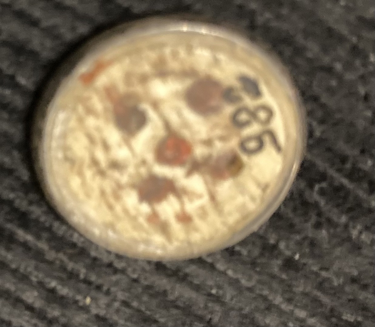 Small Button From The 30 Th -photo-2