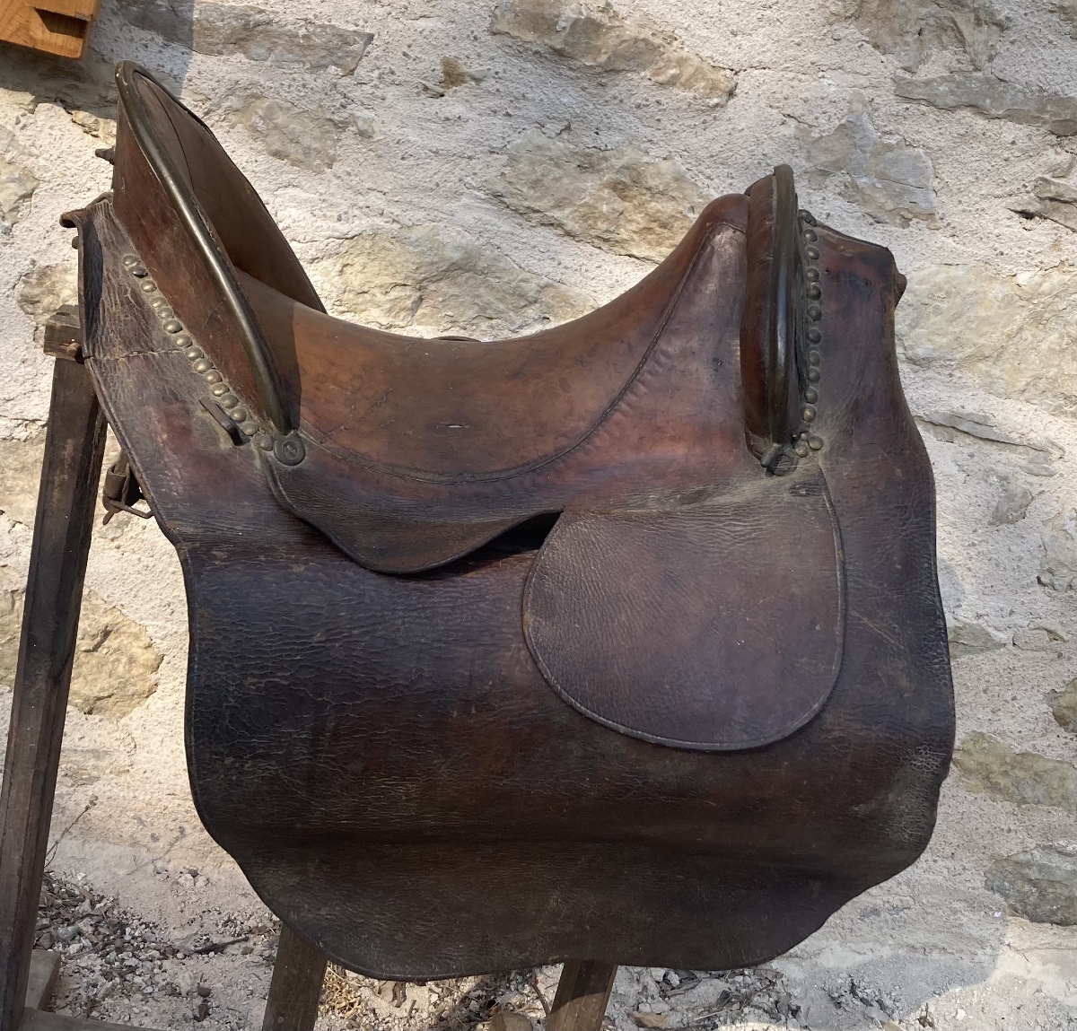Selle Militaire Ancienne . Premier Empire . Collection Christian Fabre . XVIIIe / Début XIXéme.