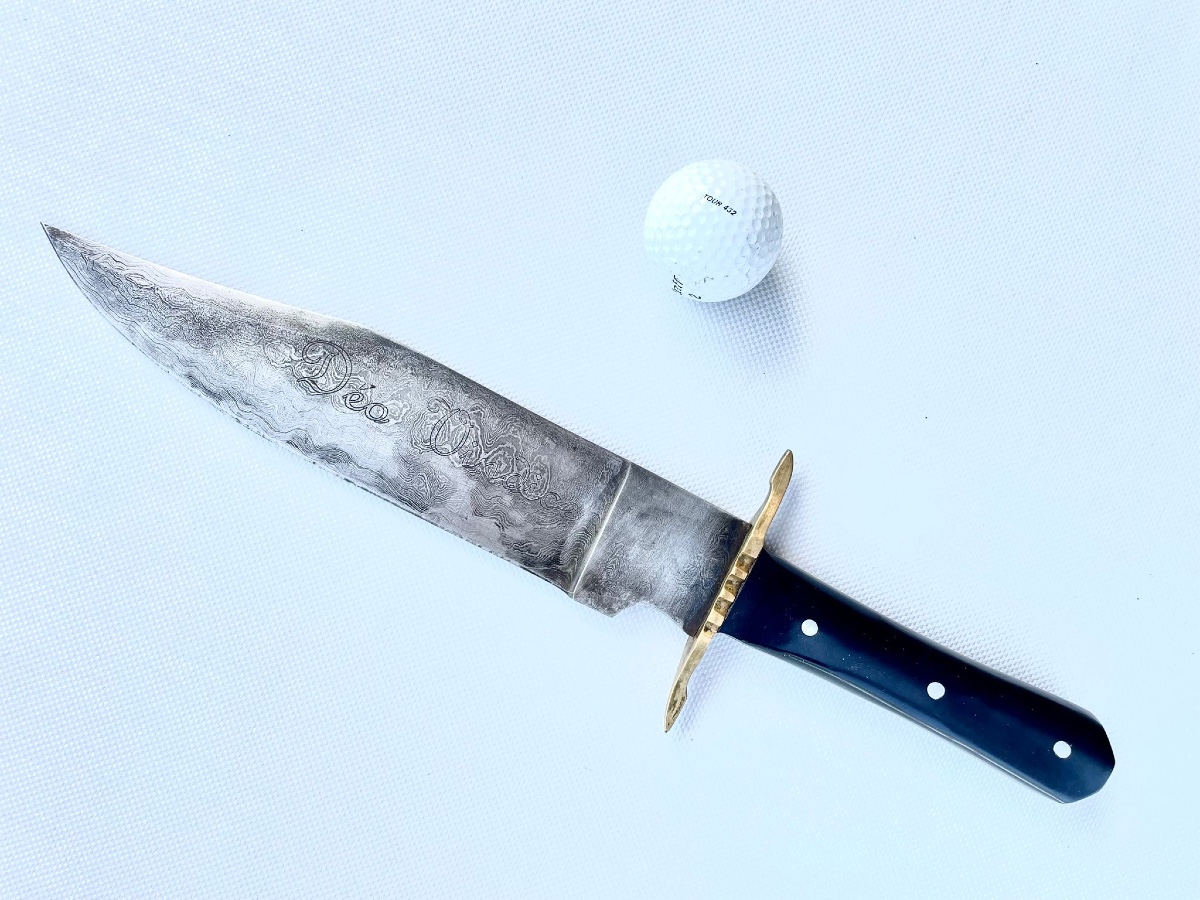 Couteau du Type « Bowie Knife », lame en acier « Déo Vondice «  et «  WF Solinguen ». 