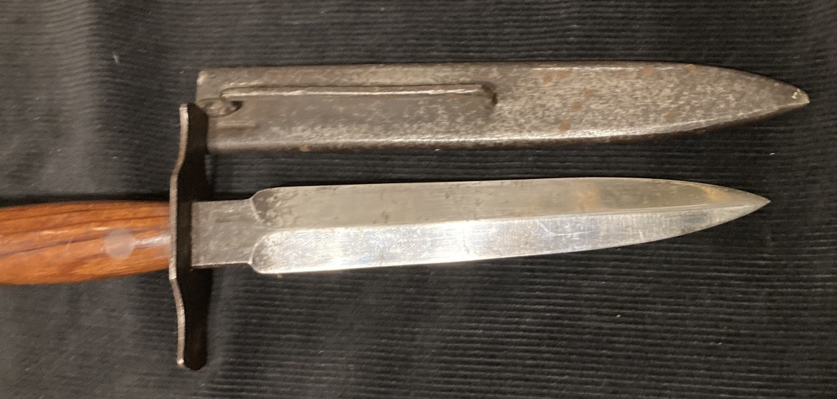 COUTEAU DE TRANCHÉES  « VENGEUR » Fabricant « S.G.C.O. » pour Guerre 1914-1918 et 1939-1940. Fr-photo-1