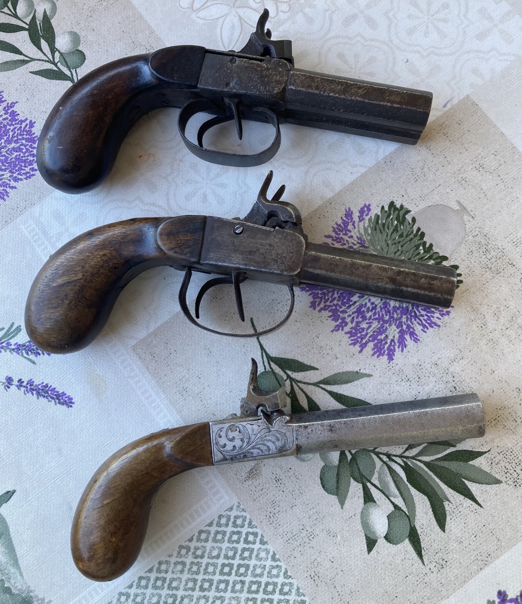 Lot de 3 Pistolets à percussions de Voyage vers 1850. France . Second Empire.