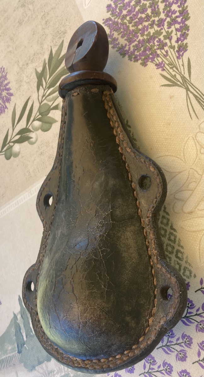 Poire à Poudre Militaire , vers 1690-1730. France.-photo-1