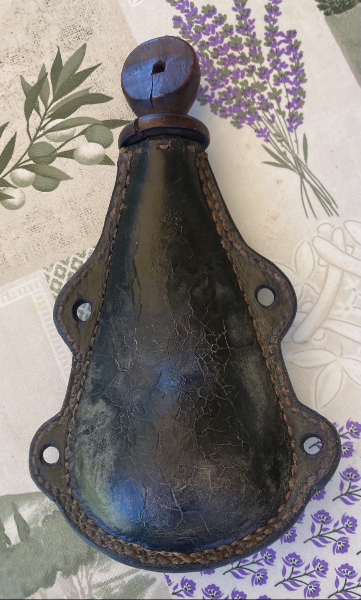 Poire à Poudre Militaire , vers 1690-1730. France.