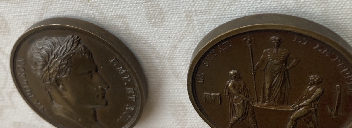 Set Of 2 Medals . Sacré De l'Empereur Napoléon An XIII And Médaille Bataille d'Austerlitz .-photo-3