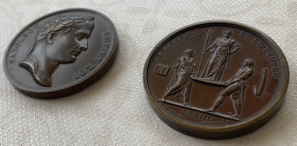 Set Of 2 Medals . Sacré De l'Empereur Napoléon An XIII And Médaille Bataille d'Austerlitz .-photo-2