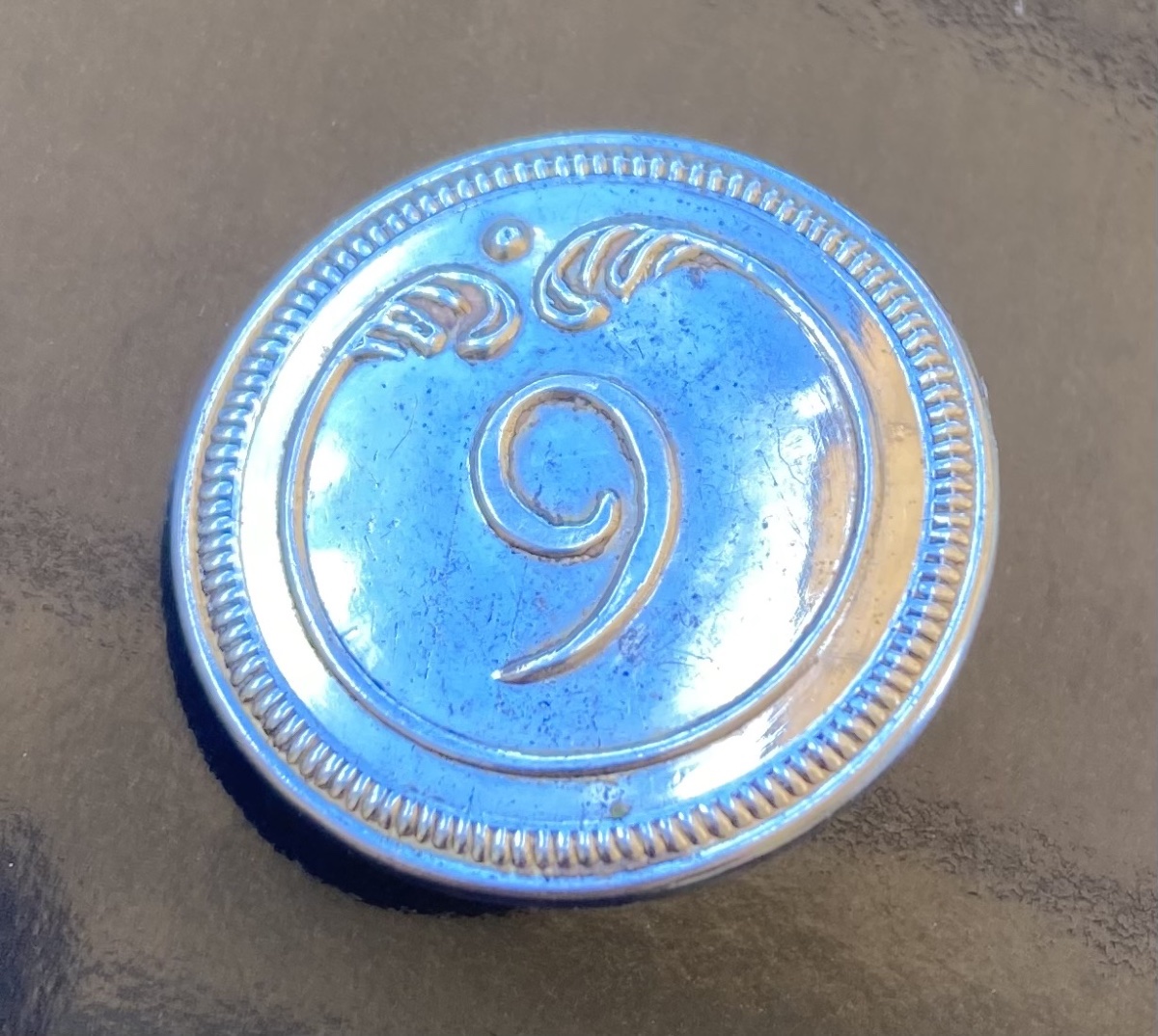 Gros module Bouton du 9 éme Rengiment de Dragon . Premier Empire. Officier.