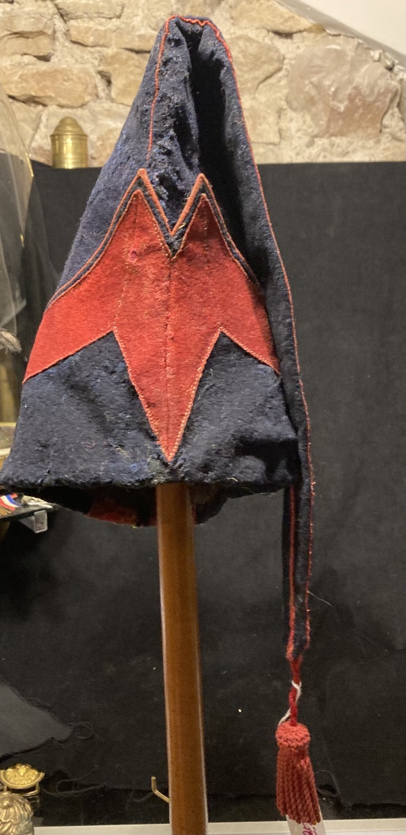 BONNET DE POLICE D’ARTILLERIE À CHEVAL. Premier Empire.-photo-1