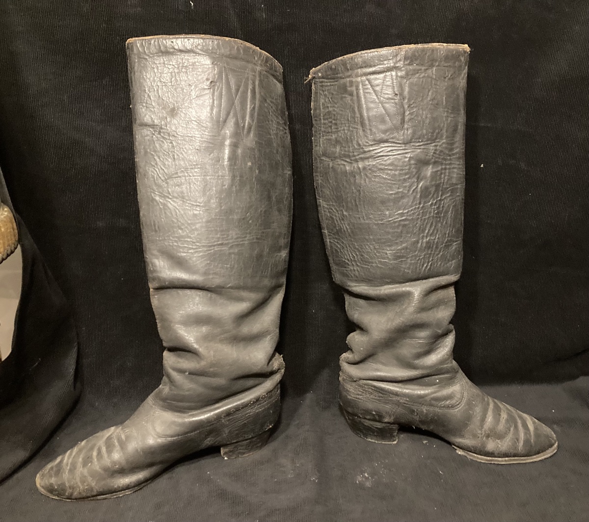 Paire de bottes d’officier de cavalerie même provenance que le haut de forme . Capitaine Cousi-photo-2