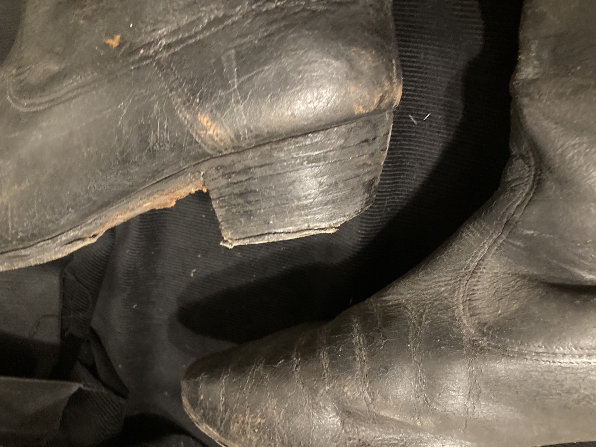 Paire de bottes d’officier de cavalerie même provenance que le haut de forme . Capitaine Cousi-photo-2