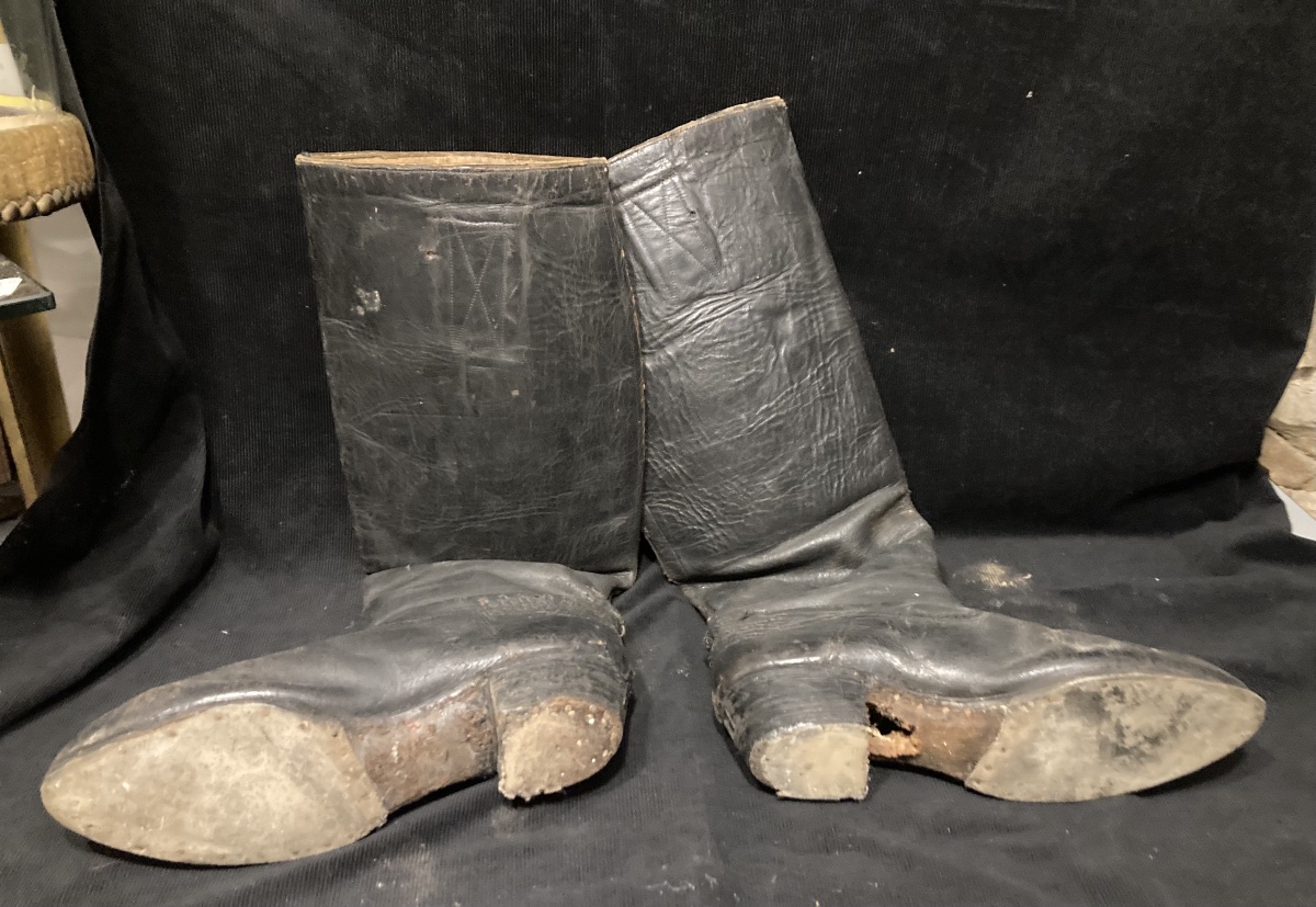 Paire de bottes d’officier de cavalerie même provenance que le haut de forme . Capitaine Cousi-photo-3