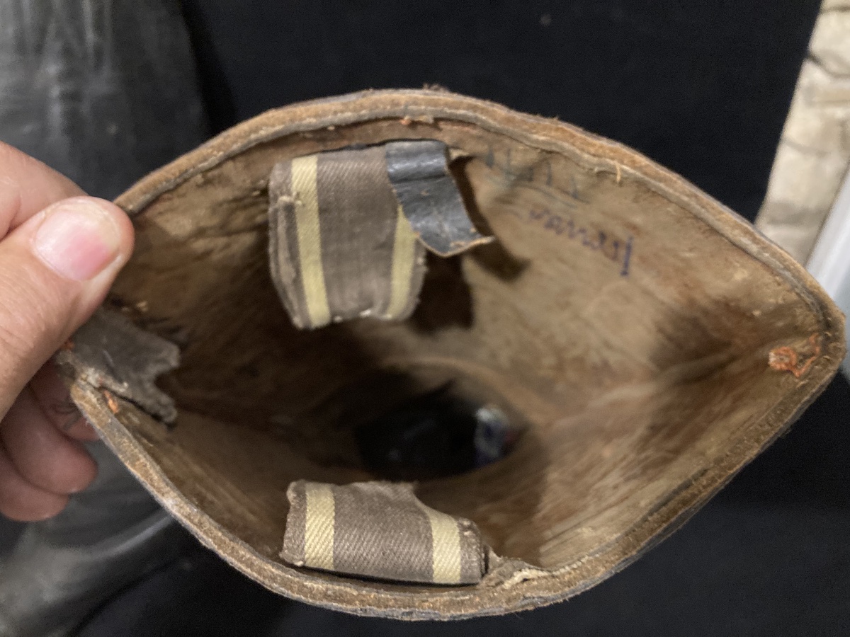 Paire de bottes d’officier de cavalerie même provenance que le haut de forme . Capitaine Cousi-photo-5