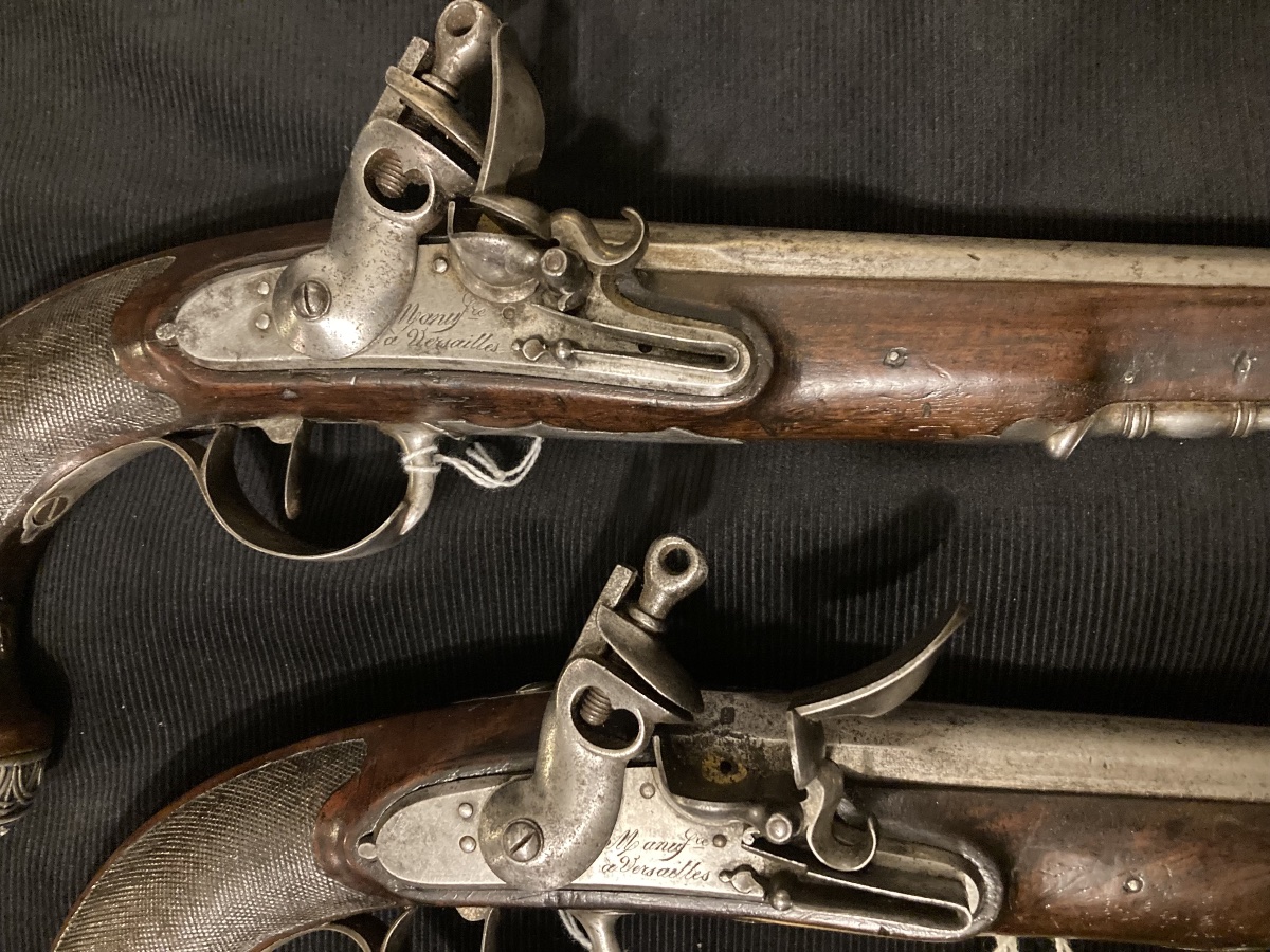 Paire de Pistolet du Général …… officier Général d’Etat Major de Places. Signés « VERSAILLES » -photo-1