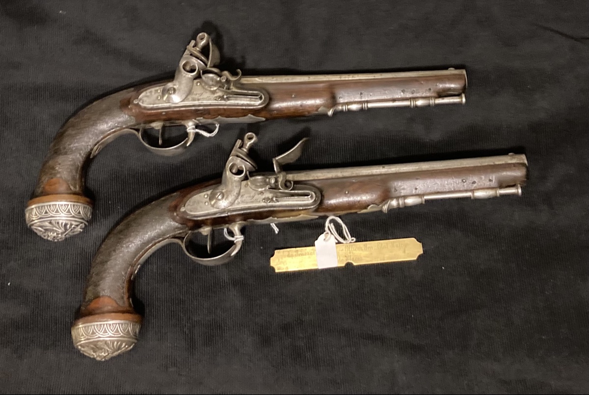 Paire de Pistolet du Général …… officier Général d’Etat Major de Places. Signés « VERSAILLES » 