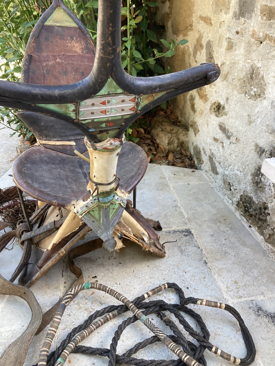 Selle de Dromadaire traditionnelle Touareg ; originaire du Sahara.. Vert symboles de protection-photo-4