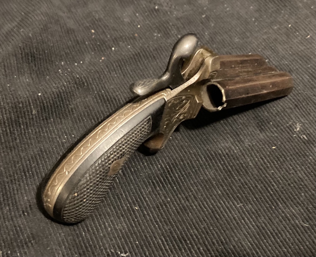 Pistolet à Broches ; 2 canons superposés tournant ; calibre 12 mm. Fabrication Belge . XIXe-photo-2
