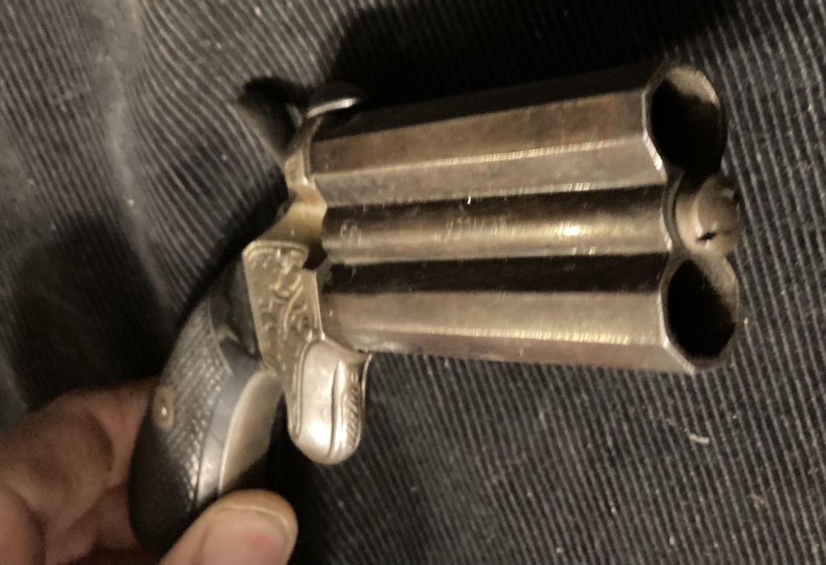 Pistolet à Broches ; 2 canons superposés tournant ; calibre 12 mm. Fabrication Belge . XIXe-photo-4