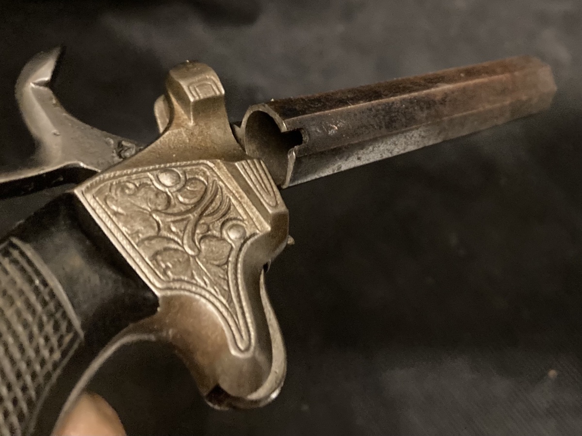 Pistolet à Broches ; 2 canons superposés tournant ; calibre 12 mm. Fabrication Belge . XIXe-photo-2