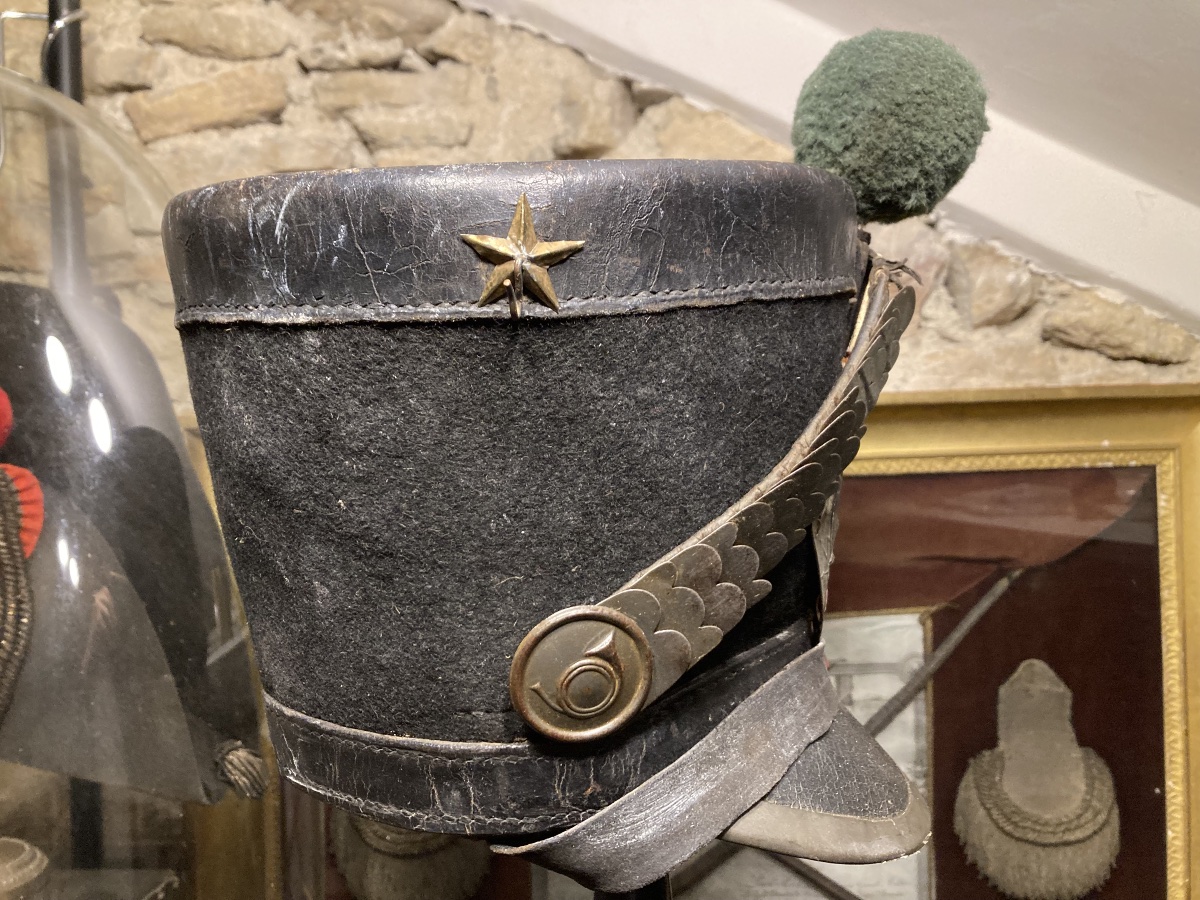 Shako du 6éme Chasseur à Cheval du modèle 1801 / 1804 modifié 1806. Premier Empire.-photo-1