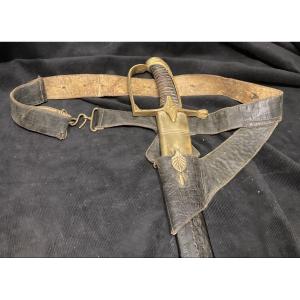 Ceinturon Porte-Sabrevd’Officier . En maroquin vert doublé de basane blanche. Fin XVIIIe / Cons