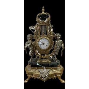 Pendule style Louis XV en bronze 