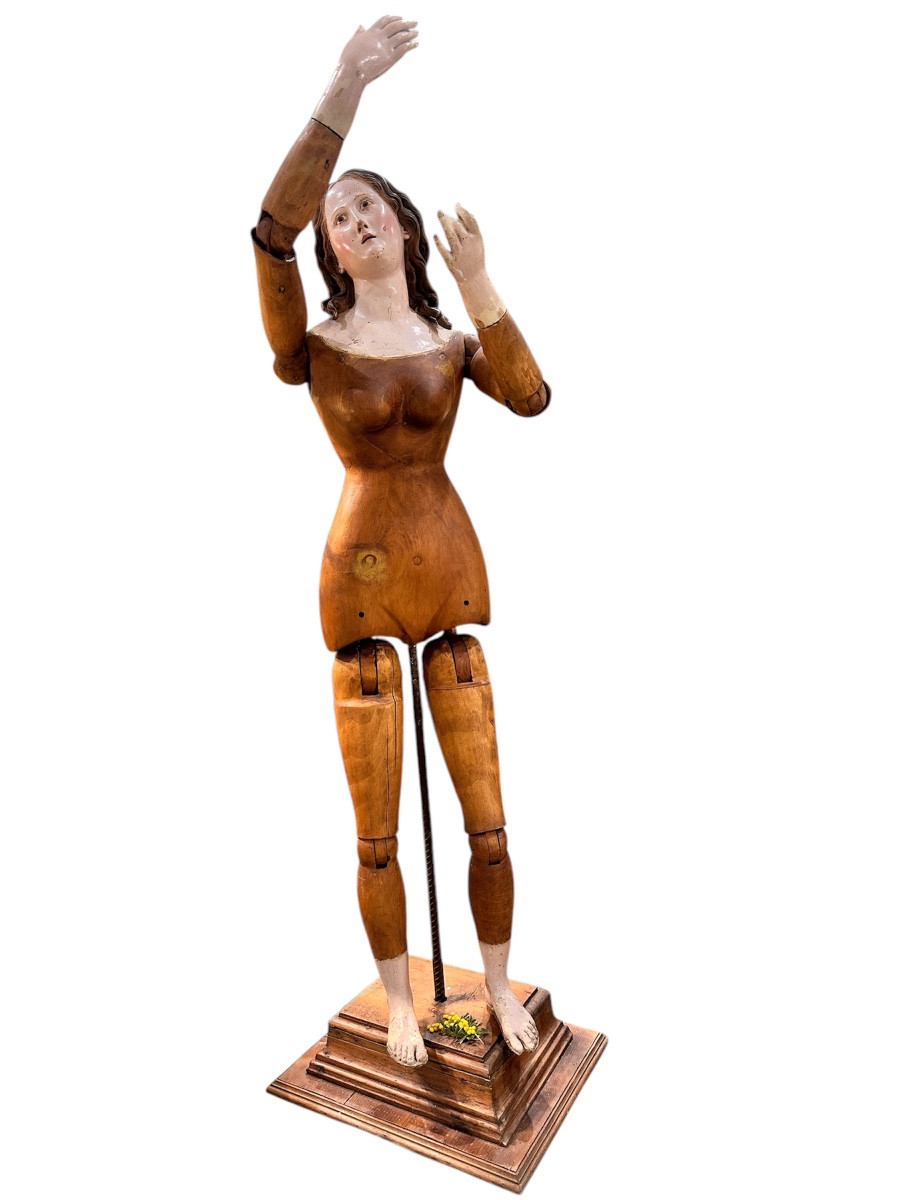 Belle figure de mannequin féminin du XVIIIe siècle