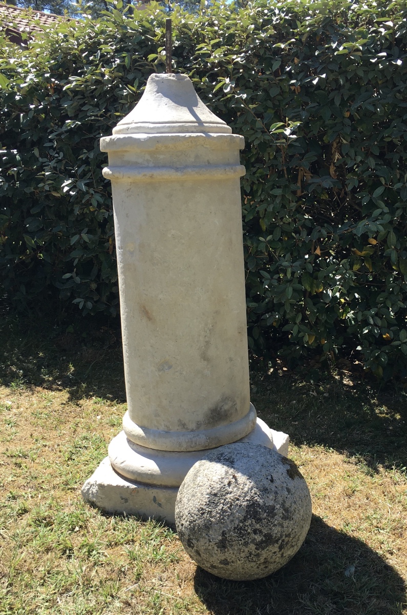 Colonne en pierre surmontée d’une boule XIX ème -photo-2