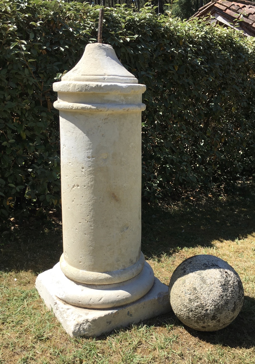 Colonne en pierre surmontée d’une boule XIX ème -photo-3