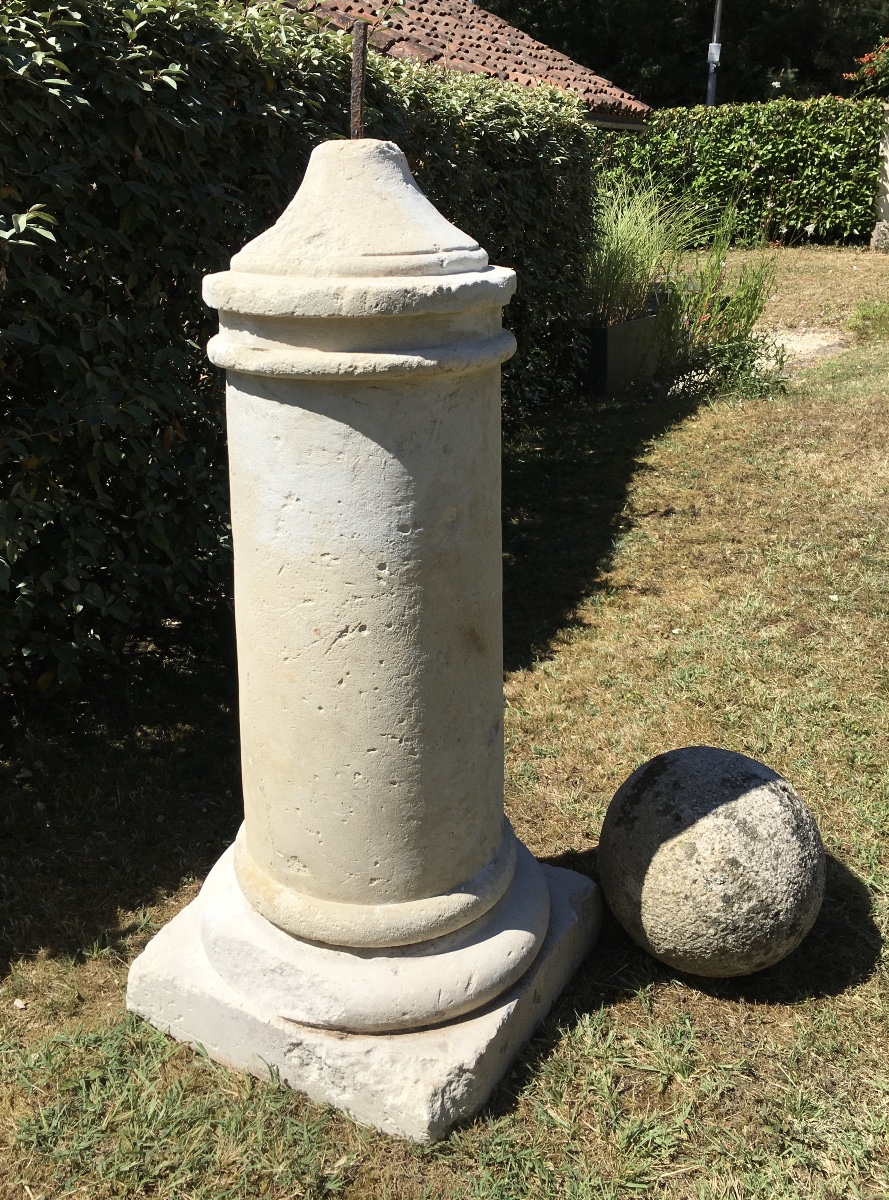 Colonne en pierre surmontée d’une boule XIX ème -photo-1