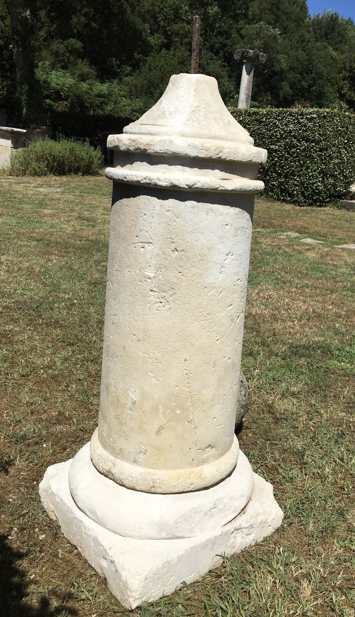 Colonne en pierre surmontée d’une boule XIX ème -photo-2