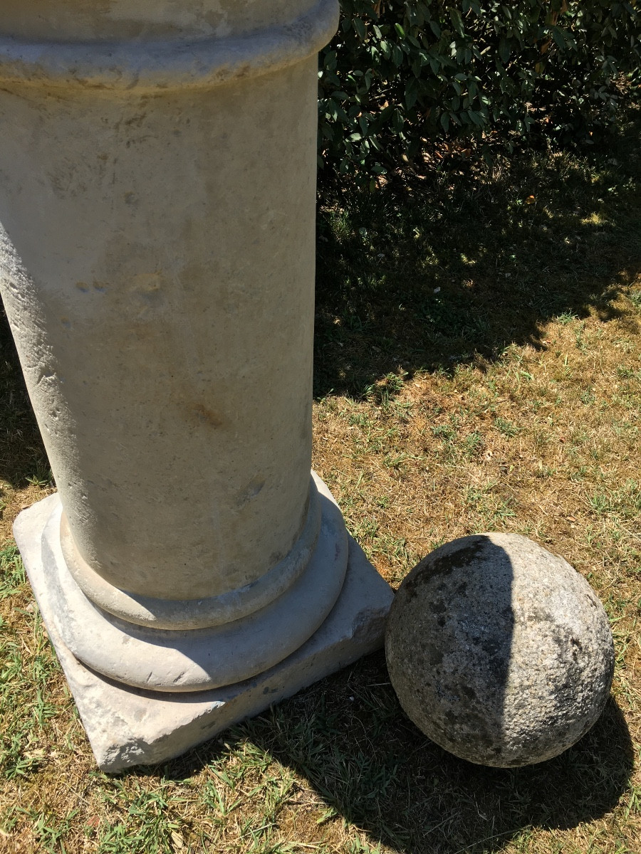 Colonne en pierre surmontée d’une boule XIX ème -photo-4