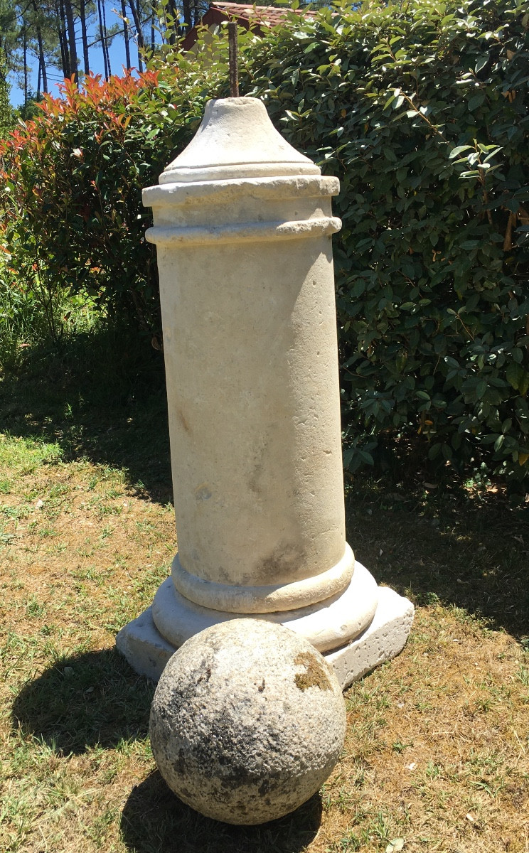 Colonne en pierre surmontée d’une boule XIX ème -photo-7