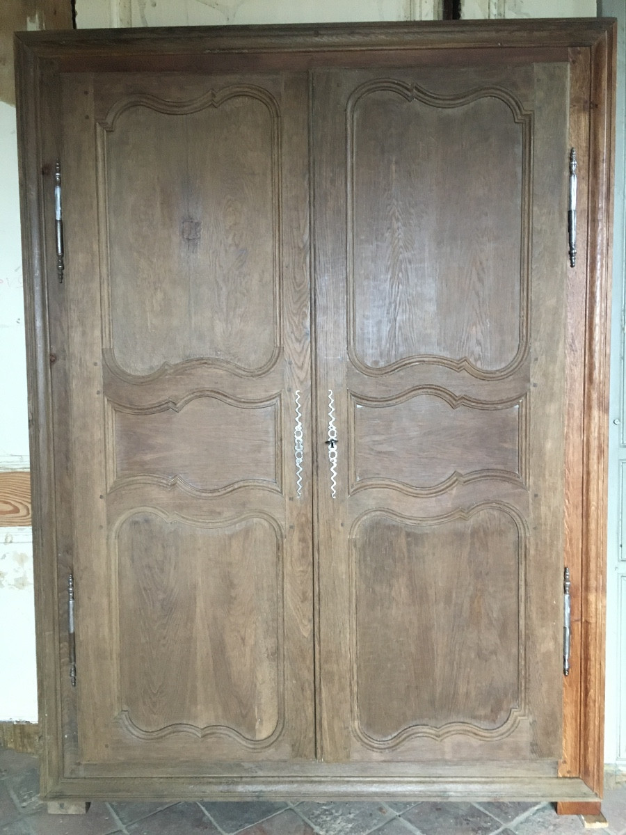 Façade de placard de boiserie en chêne XVIII ème 