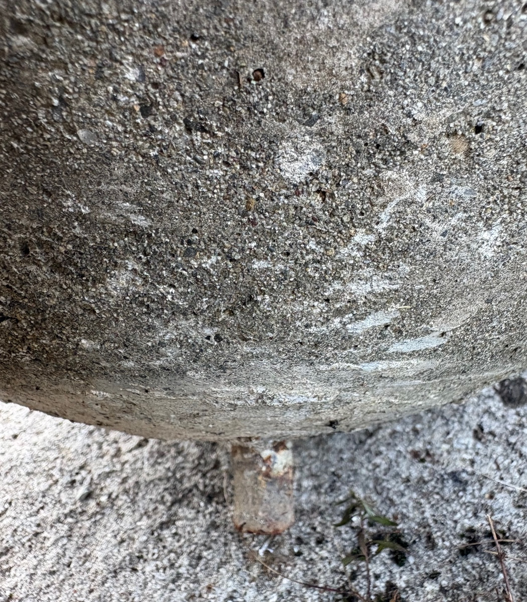Paire de grosses boules en ciment, avec une belle patine.-photo-7
